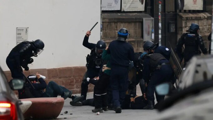 Protestos na França: quase 1.000 presos enquanto a polícia se espalha pelo país Protestos na França: quase 1.000 presos enquanto a polícia se espalha pelo país