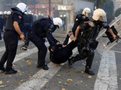 Protestos violentos na Albânia entram no terceiro dia após o primeiro-ministro se recusar a renunciar