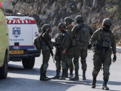 Tiroteio na Cisjordânia deixa 5 israelenses feridos, enquanto identidade mata 2 homens armados
