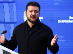 Zelensky diz que o apoio dos EUA a Putin seria um ‘erro histórico’ – enquanto instalações petrolíferas russas estão sob ataque | Notícias do mundo